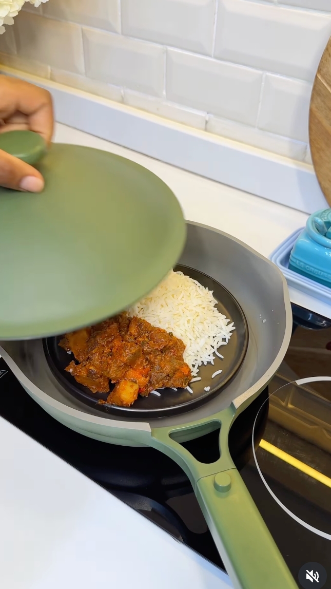 Trik cerdas hangatkan makanan tanpa microwave & panci kukusan, cuma modal tutup toples