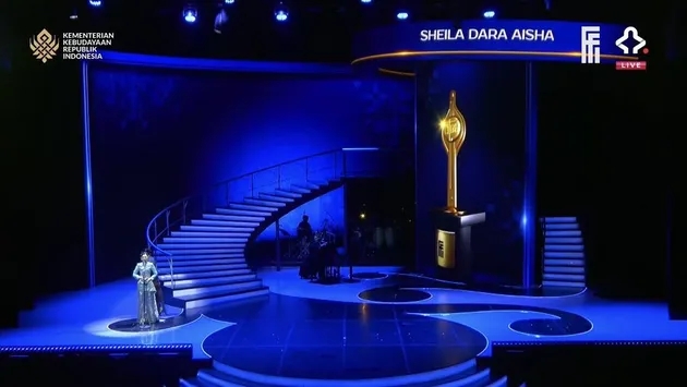 Sheila Dara menang aktris terbaik FFI 2025, 7 potret Vidi Aldiano menahan tangis bikin haru