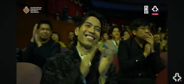 Sheila Dara menang aktris terbaik FFI 2025, 7 potret Vidi Aldiano menahan tangis bikin haru