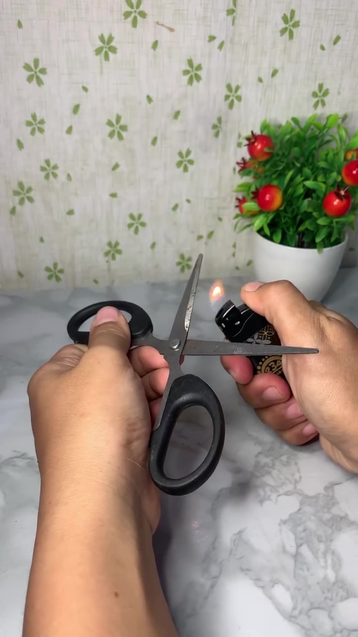 Bukan direndam garam, ini trik menajamkan gunting tumpul, efektif dan praktis tanpa batu asahan