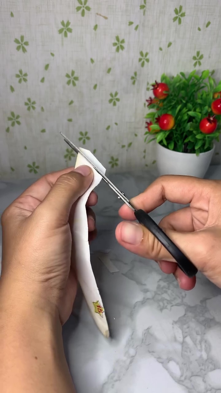 Bukan direndam garam, ini trik menajamkan gunting tumpul, efektif dan praktis tanpa batu asahan