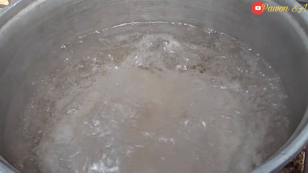 Pusing telur rebus kuningnya turun semua? Ini cara merebus agar kuningnya di tengah dan mudah dikupas