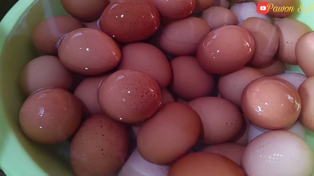 Pusing telur rebus kuningnya turun semua? Ini cara merebus agar kuningnya di tengah dan mudah dikupas