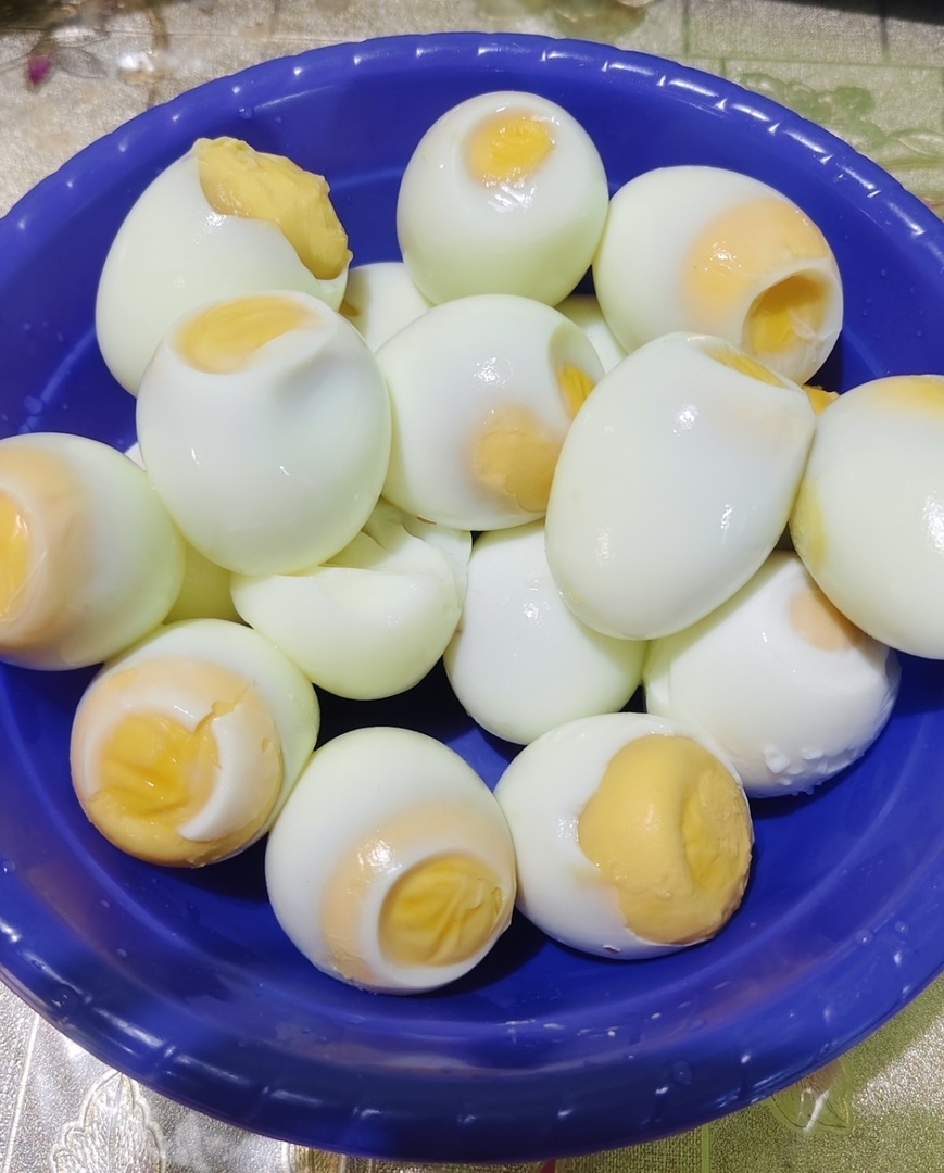 Pusing telur rebus kuningnya turun semua? Ini cara merebus agar kuningnya di tengah dan mudah dikupas