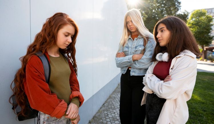 100 Kata-kata galau sahabat berubah tanpa alasan 2025, biar kamu bisa santai dan fokus ke diri sendiri