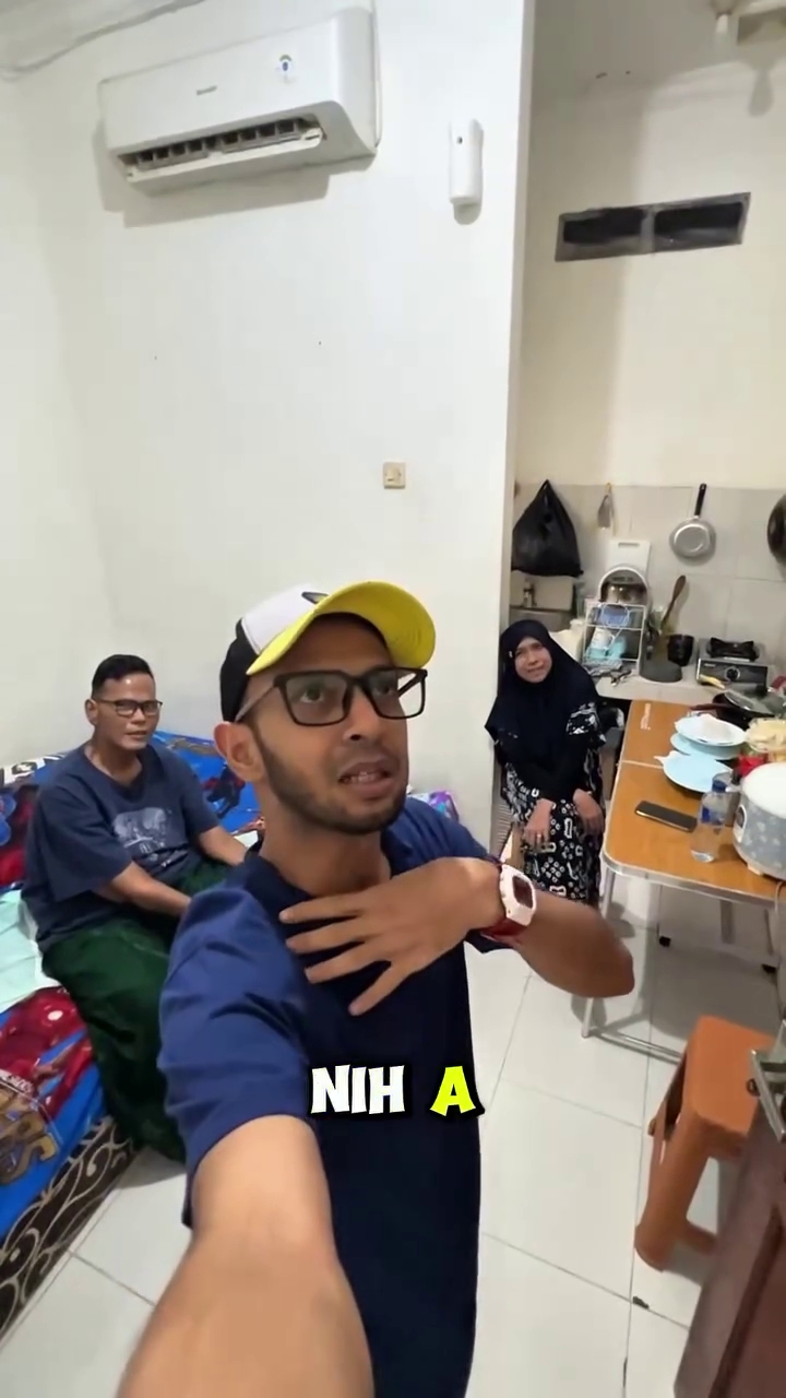 Segera rujuk dan menikah lagi, ini 7 potret Fahmi Bo dan eks istri yang disebut merawatnya saat sakit