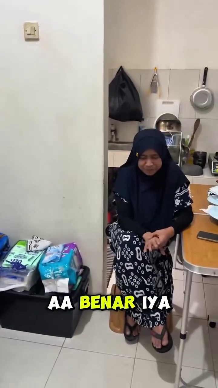 Segera rujuk dan menikah lagi, ini 7 potret Fahmi Bo dan eks istri yang disebut merawatnya saat sakit