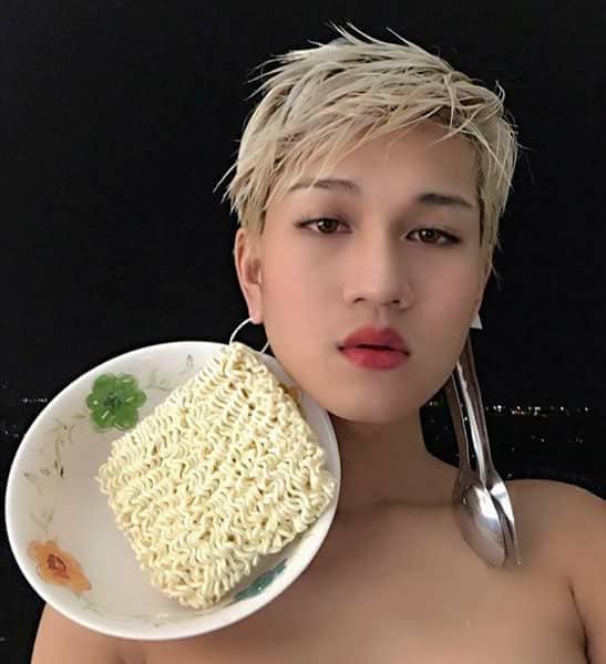 11 Aksesori nyeleneh yang bikin geleng kepala, niat tampil stylish malah jadi sorotan gara-gara unik