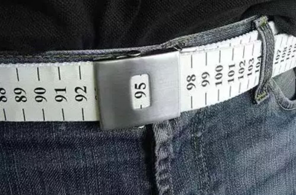 11 Aksesori nyeleneh yang bikin geleng kepala, niat tampil stylish malah jadi sorotan gara-gara unik