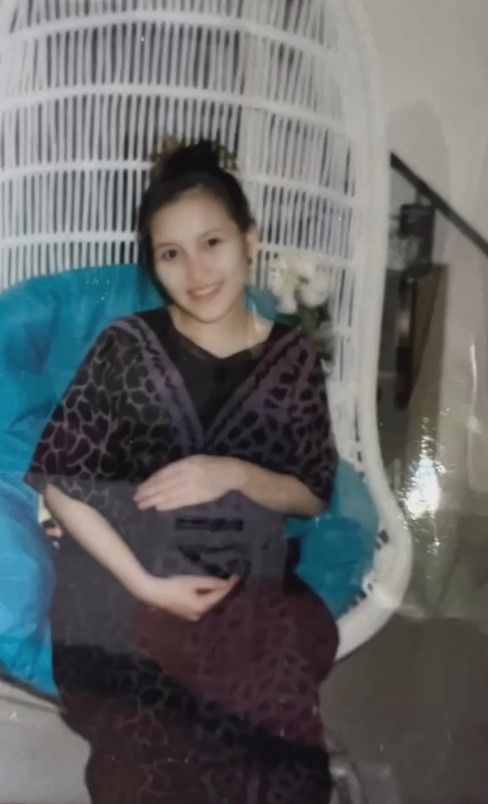 Alis tipisnya curi atensi, intip 11 potret lawas Ayu Ting Ting dari hamil sampai lahiran