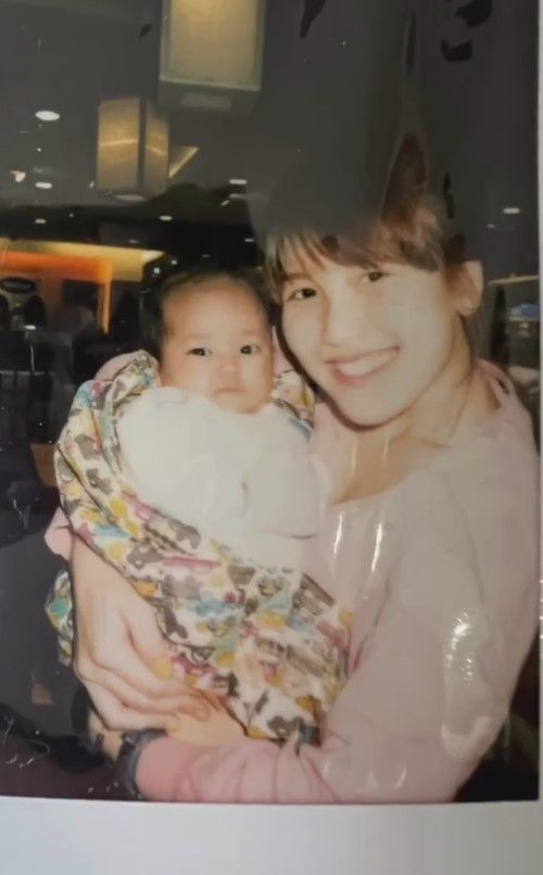 Alis tipisnya curi atensi, intip 11 potret lawas Ayu Ting Ting dari hamil sampai lahiran