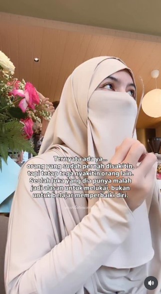 9 Potret Wardatina Mawa, istri sah yang laporkan perselingkuhan suaminya dengan Inara Rusli