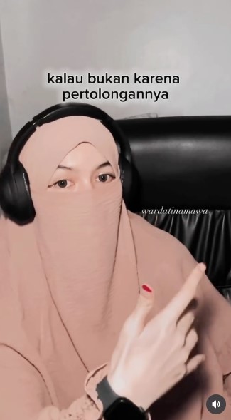 9 Potret Wardatina Mawa, istri sah yang laporkan perselingkuhan suaminya dengan Inara Rusli