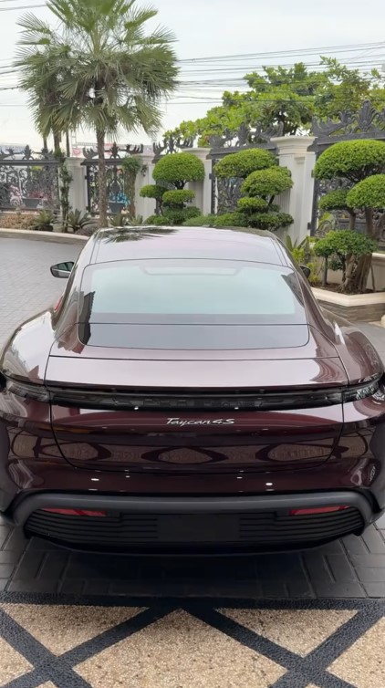 Eks penjaga counter HP ini kini gacor jadi juragan skincare, pamer  beli mobil Rp5 M, ini 9 potretnya