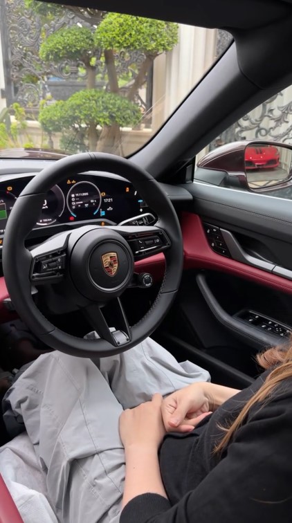 Eks penjaga counter HP ini kini gacor jadi juragan skincare, pamer  beli mobil Rp5 M, ini 9 potretnya