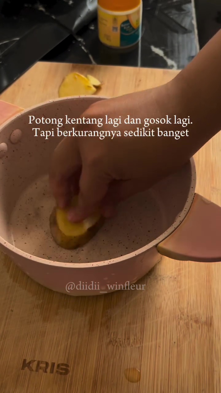 Wanita ini coba bersihkan panci gosong pakai kentang, auto kinclong dengan tambahan 2 bahan dapur