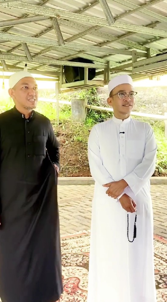 9 Potret Ruben Onsu isi waktu luang dengan belajar di pesantren, dalami Islam bareng habib dan ustaz