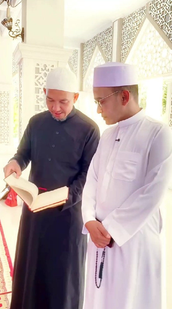 9 Potret Ruben Onsu isi waktu luang dengan belajar di pesantren, dalami Islam bareng habib dan ustaz