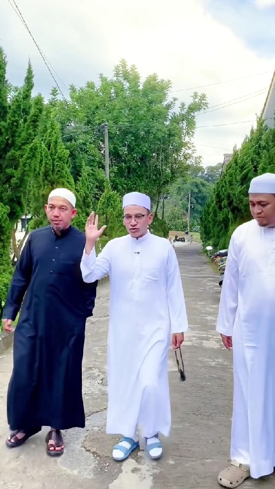 9 Potret Ruben Onsu isi waktu luang dengan belajar di pesantren, dalami Islam bareng habib dan ustaz