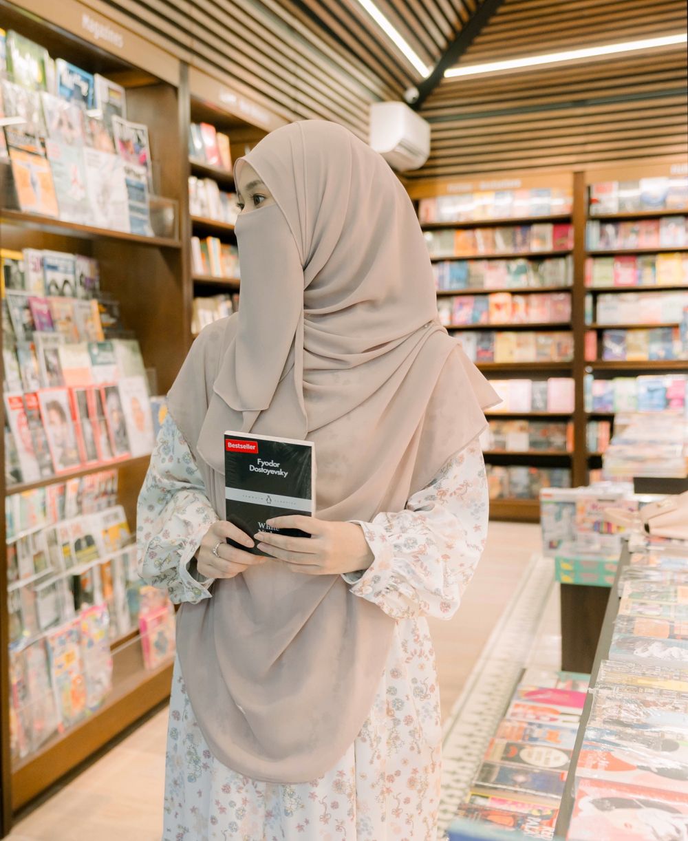 Tak pernah diekspos, YouTuber Fiki Naki resmi nikahi Tina Agustin, ini 9 potret sosok sang istri