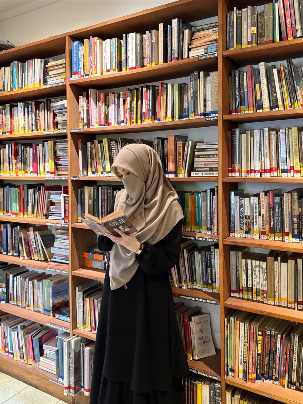 Tak pernah diekspos, YouTuber Fiki Naki resmi nikahi Tina Agustin, ini 9 potret sosok sang istri