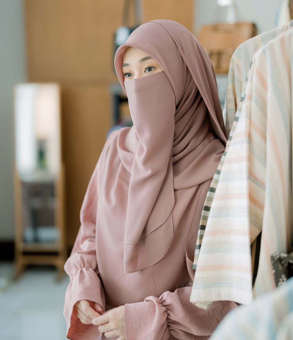 Tak pernah diekspos, YouTuber Fiki Naki resmi nikahi Tina Agustin, ini 9 potret sosok sang istri