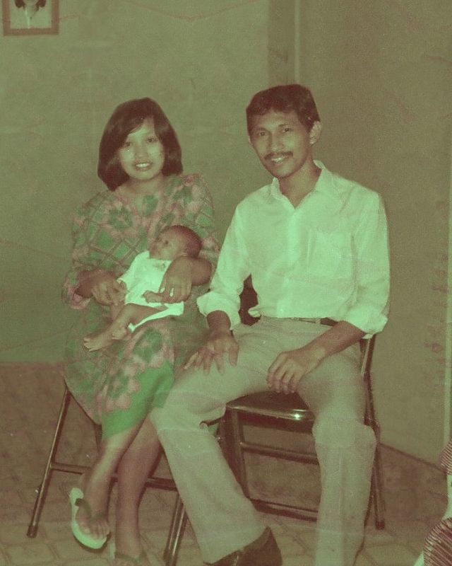 Jadi kenangan indah saat kecil, begini potret lawas 13 penyanyi saat bersama keluarga