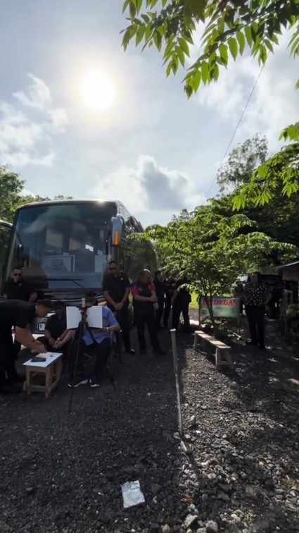 Menikmati masa tua, 9 potret SBY spontan lukis pemandangan desa Wonogiri ini hasilnya bikin takjub