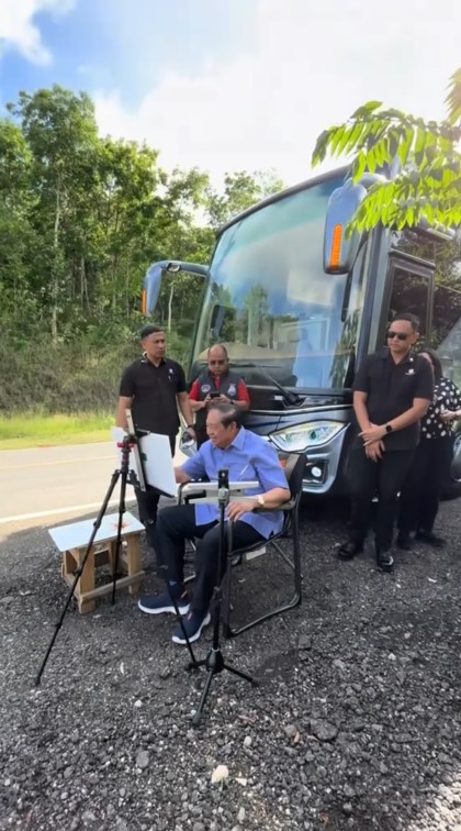 Menikmati masa tua, 9 potret SBY spontan lukis pemandangan desa Wonogiri ini hasilnya bikin takjub