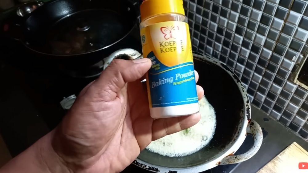 Minyak berbusa sampai meluap, benarkah sutil silikon biang keroknya? Cek juga trik mengatasinya