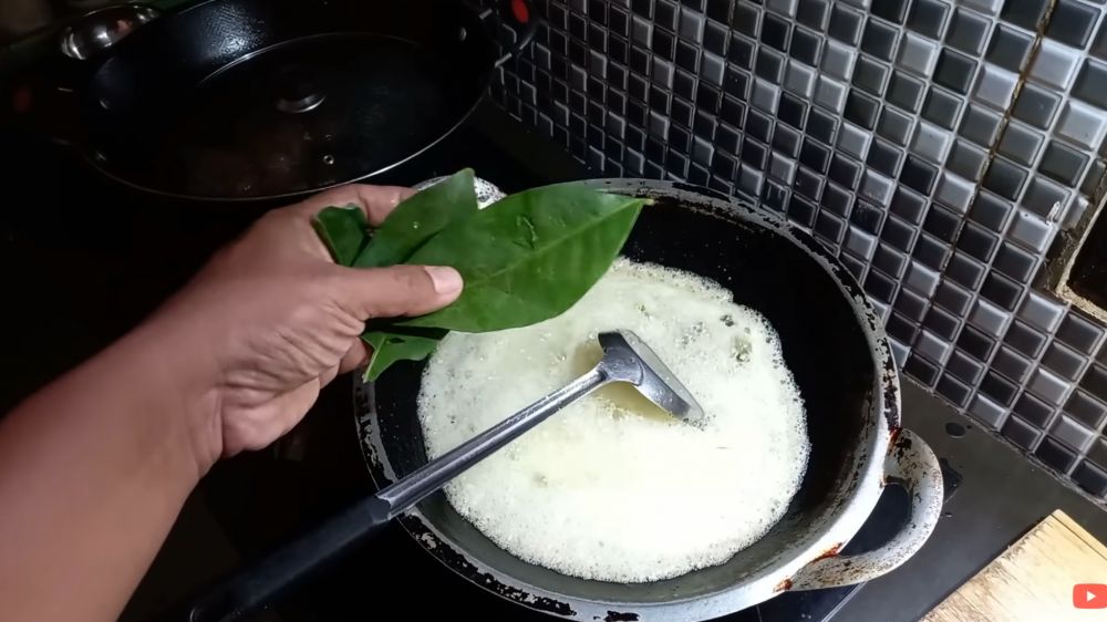 Minyak berbusa sampai meluap, benarkah sutil silikon biang keroknya? Cek juga trik mengatasinya