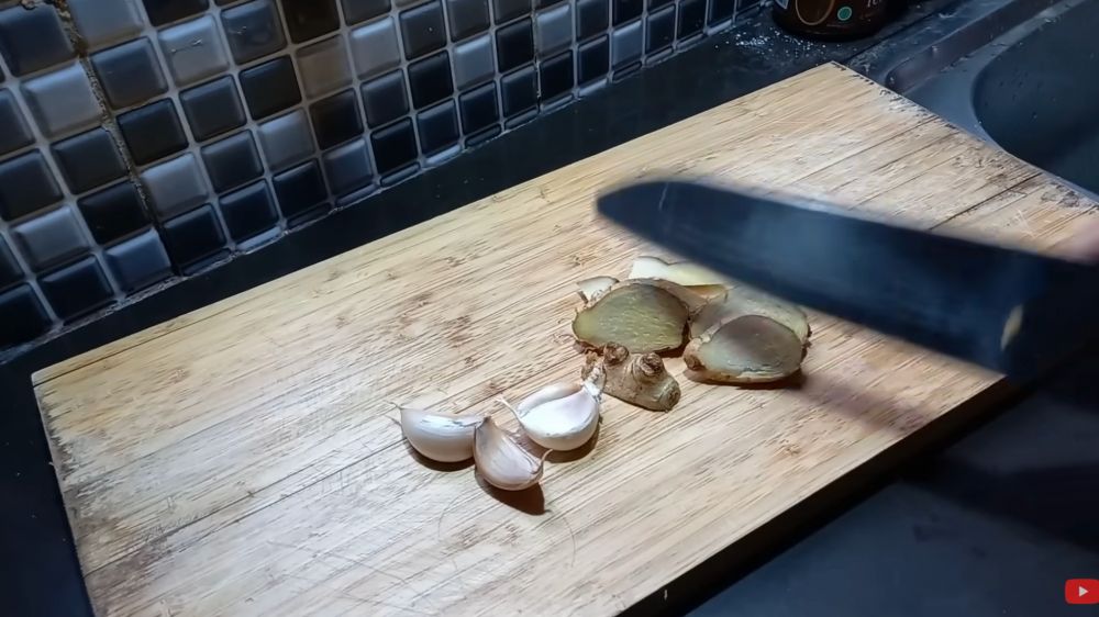 Minyak berbusa sampai meluap, benarkah sutil silikon biang keroknya? Cek juga trik mengatasinya