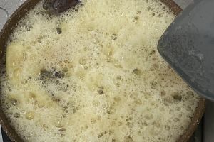 Minyak berbusa sampai meluap, benarkah sutil silikon biang keroknya? Cek juga trik mengatasinya