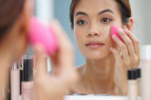 5 Rekomendasi foundation + moisturizer 2-in-1 terbaik, ringan, glowing, dan tahan lama