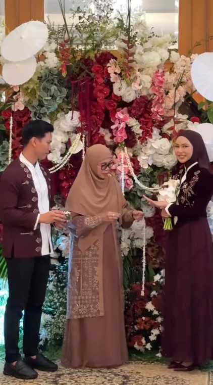 Sempat putus kini balikan, 7 potret Dara Arafah diam-diam dilamar Rehan Mubarak ini bikin fans heboh