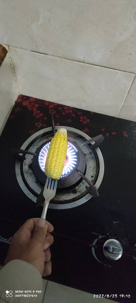 13 Aksi masak nyeleneh di kompor yang bikin netizen bingung tapi nggak bisa berhenti lihat