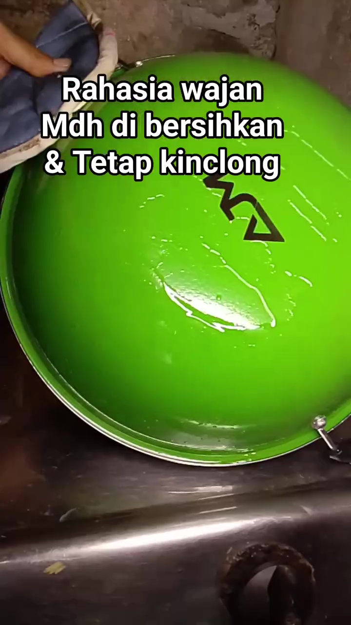 Rahasia pantat wajan bersih dan antigosong meski sering dipakai, cukup oleskan 1 bahan dapur ini