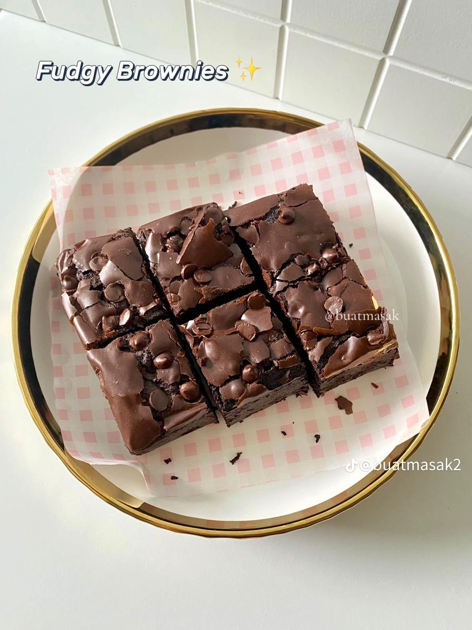 9 Resep brownies panggang lembut dan fudgy, cocok untuk jualan maupun camilan keluarga