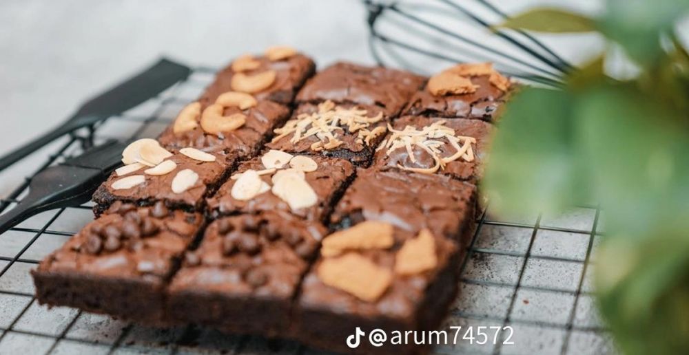 9 Resep brownies panggang lembut dan fudgy, cocok untuk jualan maupun camilan keluarga