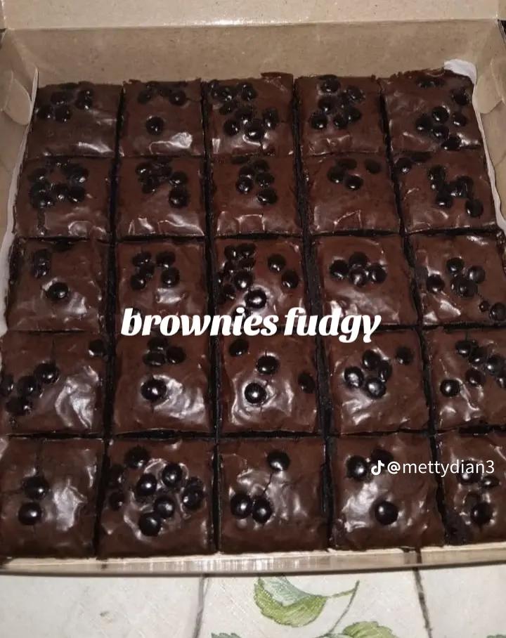 9 Resep brownies panggang lembut dan fudgy, cocok untuk jualan maupun camilan keluarga