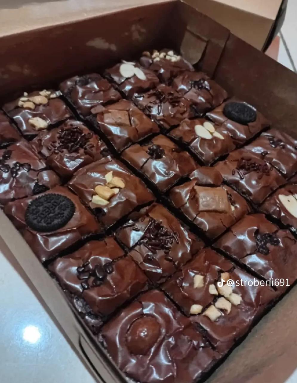 9 Resep brownies panggang lembut dan fudgy, cocok untuk jualan maupun camilan keluarga