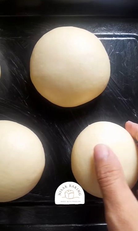 Jangan beri tepung jika tak ingin roti jadi keras, ini trik jitu mengatasi adonan lengket saat dimixer