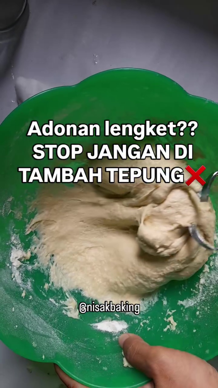 Jangan beri tepung jika tak ingin roti jadi keras, ini trik jitu mengatasi adonan lengket saat dimixer
