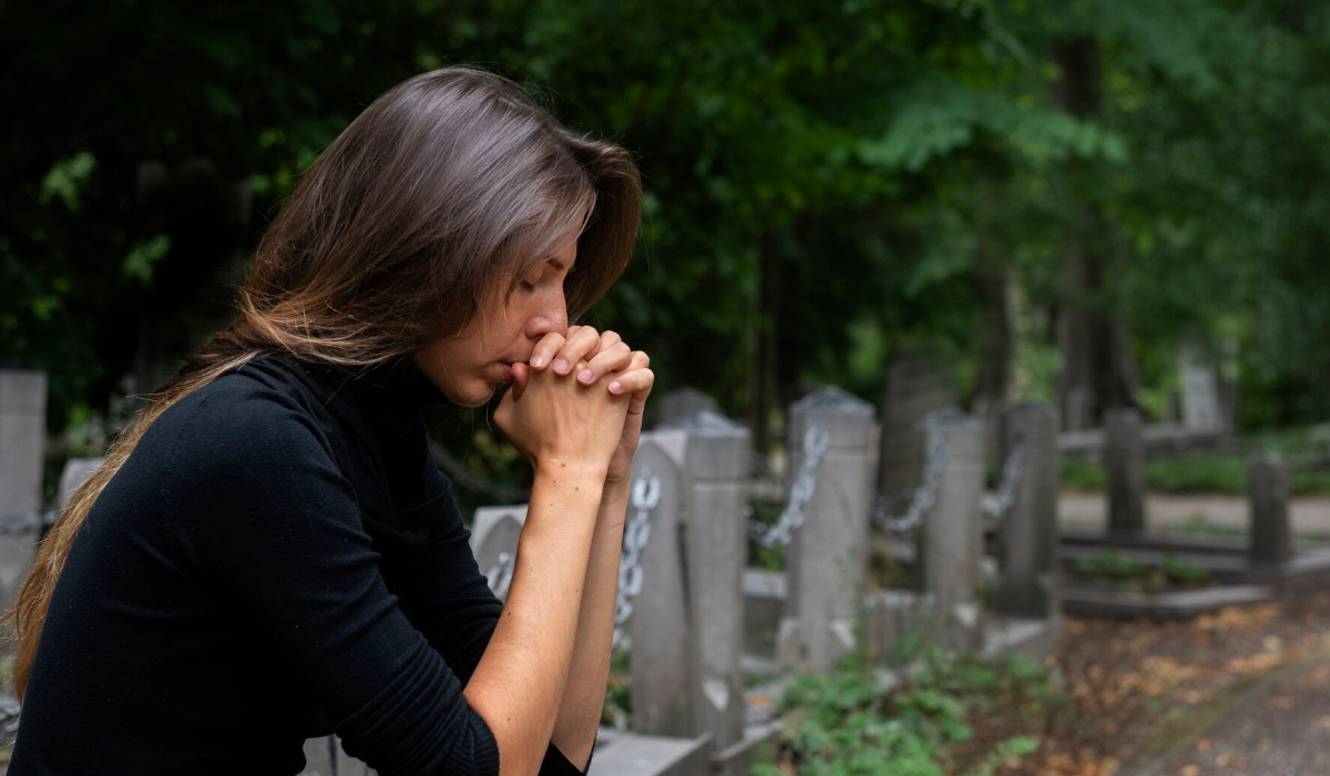 100 Kata-kata galau kehilangan orang tercinta penuh duka, biar pelan-pelan belajar ikhlas