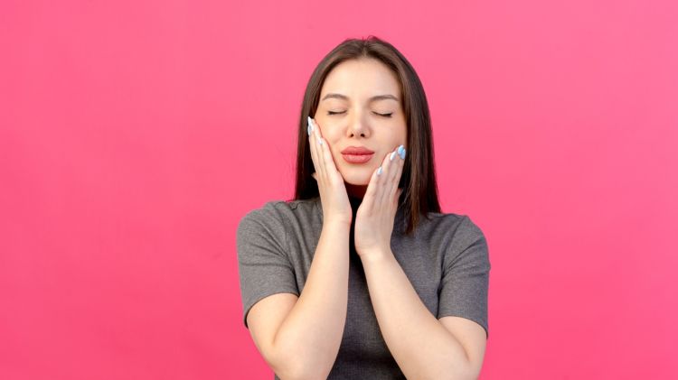 Nggak perlu skincare mahal, cuma dua bahan dapur ini bisa bikin wajah glowing dan awet muda alami