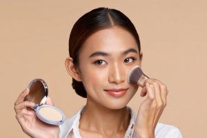 Rekomendasi compact powder matte lokal terbaik, bikin kulit auto flawless tanpa minyakan