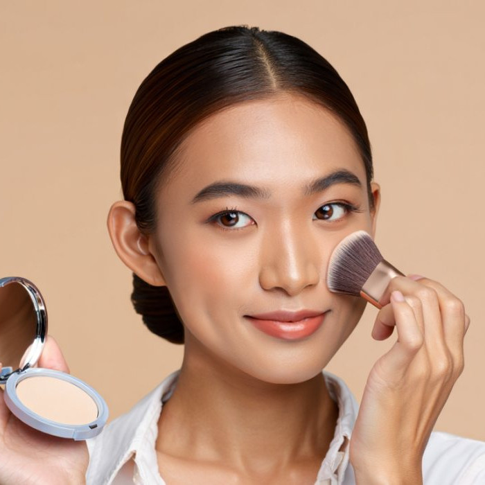 Rekomendasi compact powder matte lokal terbaik, bikin kulit auto flawless tanpa minyakan