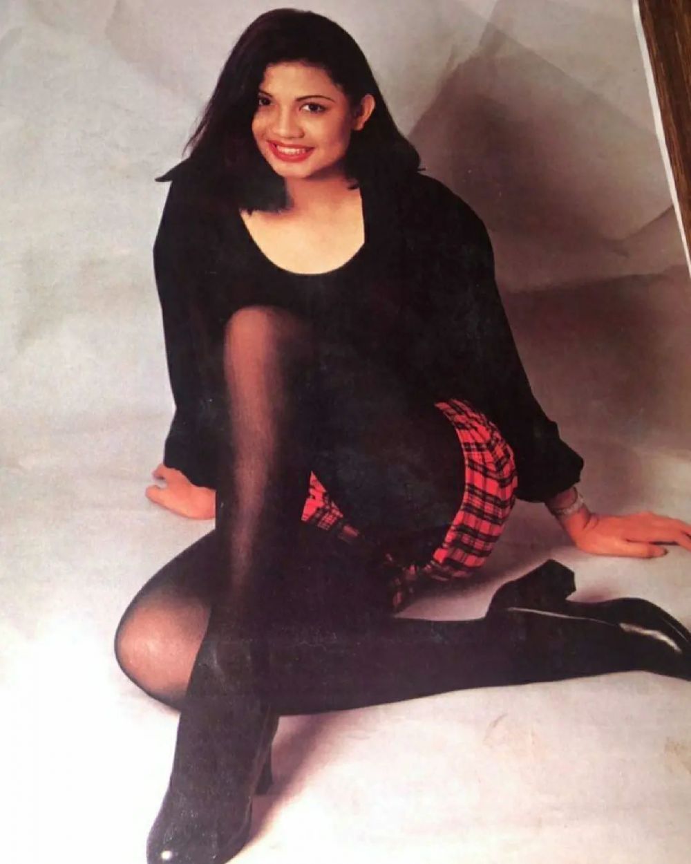 11 Potret lawas Sarah Si Doel Anak Sekolahan, cantiknya bikin jatuh hati