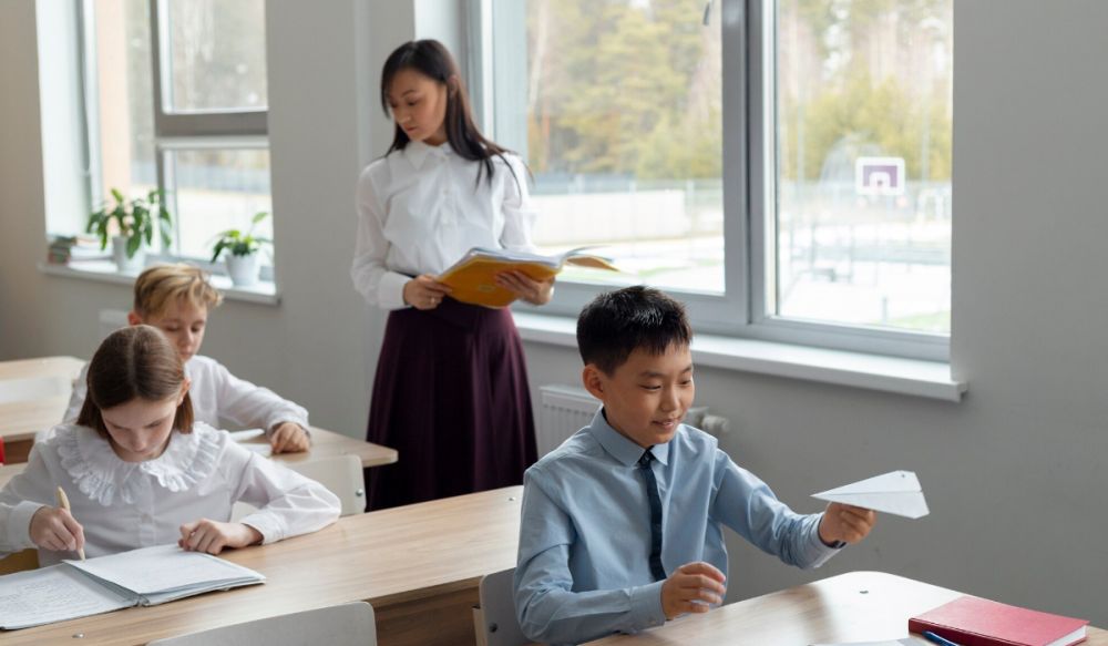 100 Kata-kata bijak guru untuk murid penuh nasihat, bantu kamu tetap fokus meski lagi banyak distraksi