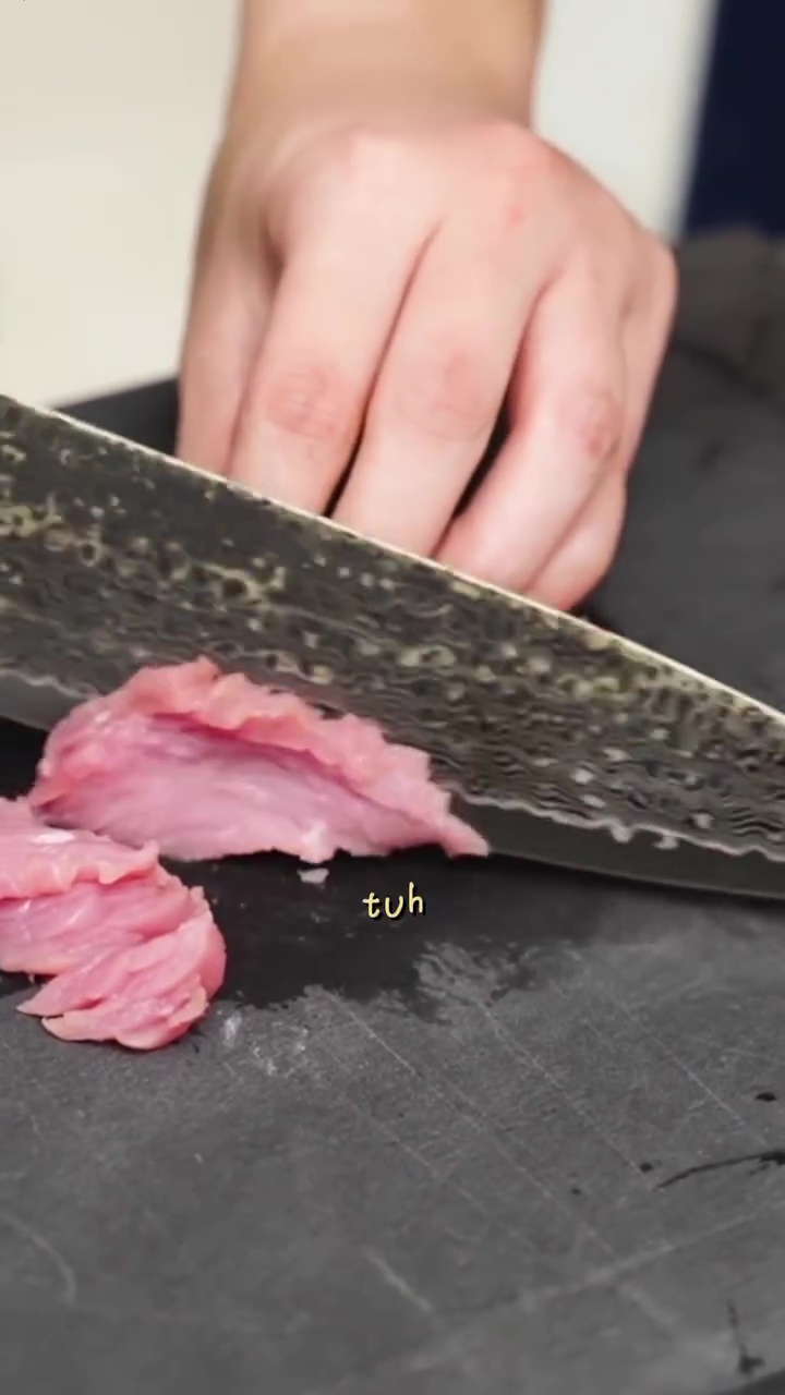 Kerap disepelekan! Simak trik potong daging sapi lokal biar hasilnya cepat empuk saat diolah